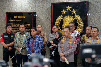 Menteri Kehutanan Raja Juli Antoni dalam konferensi pers di Mabes Polri, Jakarta Selatan, Jumat (24/10/2025) | Foto: Kemenhut