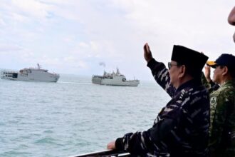 Presiden RI Prabowo Subianto menyaksikan langsung demo laut dan sailing pass di Teluk Jakarta, Kamis (2/10/2025) | Sumber Foto: Biro Pers Setpres
