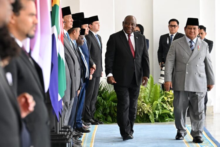 President of the Republic of Indonesia, Prabowo Subianto, welcomed President of the Republic of South Africa, Matamela Cyril Ramaphosa, during a state visit at the Merdeka Palace in Central Jakarta on Wednesday, October 22, 2025 | Source: BPMI Setpres