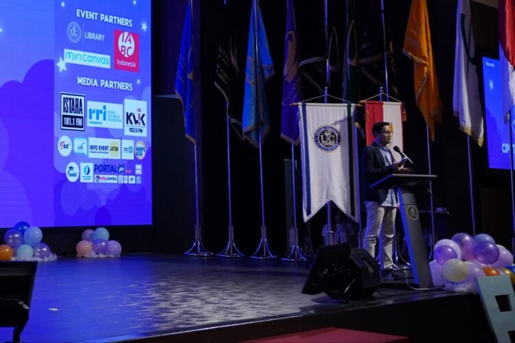 Dekan Fakultas Ilmu Komunikasi dan Bisnis Media (FIKOM) Universitas Ciputra Surabaya, Cosmas Gatot Haryono | Foto: Pr/UC Surabaya