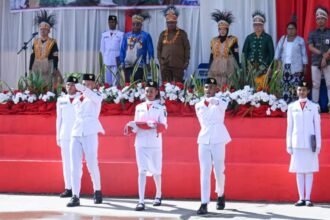 Upacara peringatan Hari Guru Nasional (HGN) di SMAN 1 Manokwari, Selasa (25/11/2025) | Sumber Foto: Hum/Dikdasmen