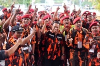 dok. Sekretaris Majelis Pimpinan Cabang (MPC) Pemuda Pancasila Kota Surabaya, H. Baso Juherman (tengah) | Foto: Ist/Dimas AP