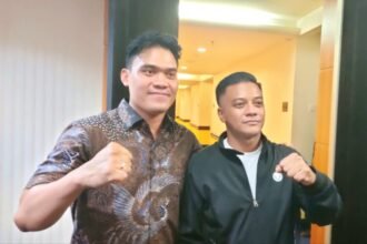 Dari kanan: Calon Ketua KONI Surabaya Arderio Hukom, bersama perwakilan dari IPSI Surabaya, Cahyo Harjo Prakoso | Foto: Ist/Dimas AP