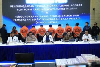 Konferensi pers pengungkapan kasus pemerasan dan pengancaman pinjaman online ilegal yang digelar di Mabes Polri, Jakarta Selatan, Kamis (20/11/2025) | Sumber Foto: Hum/Polri