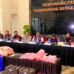 Konferensi pers pengungkap kasus kepemilikan ratusan ribu ekstasi yang digelar di Bareskrim Polri, Jakarta Selatan, Selasa (25/11/2025) | Sumber Foto: Hum/Polri