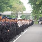 Apel gelar pasukan dalam rangka kesiapsiagaan pengamanan aksi unjuk rasa di Kota Surabaya, Kamis (27/11/2025) | Foto: Ist/Ariandi K