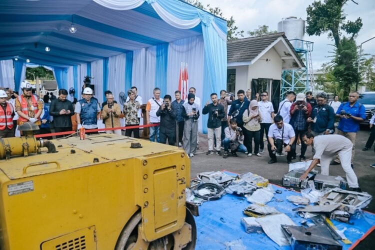 Kegiatan pemusnahan alat perangkat telekomunikasi ilegal di Stasiun Monitoring Kalasan, Balai Monitor SFR Kelas I Yogyakarta, Sleman, Kamis (27/11/2025) | Sumber Foto: Hum/Komdigi