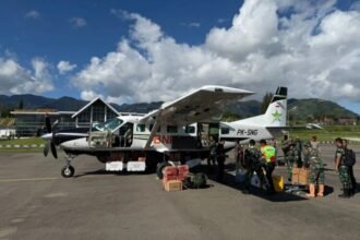 Pesawat BNPB membawa bantuan logistik dan peralatan mendarat di Bandara Rembele, Kabupaten Bener Meriah, Provinsi Aceh, Sabtu (29/11/2025) | Sumber Foto: BNPB