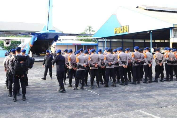 Pemberangkatan bantuan melalui Mako Polisi Udara Pondok Cabe, Kota Tangerang | Sumber Foto: Divhum Polri