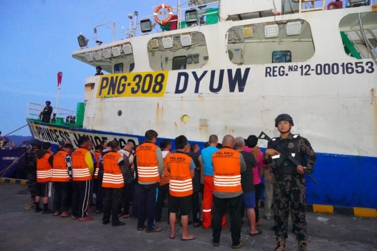 dok. KKP menangkap Kapal Ikan Asing yang diduga melakukan kegiatan Illegal Fishing di Samudra Pasifik bagian utara Papua, Senin (18/08/2025) | Sumber Foto: PSDKP KKP
