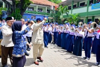 Presiden Prabowo Subianto saat meluncurkan Program Digitalisasi Pembelajaran yang digelar terpusat di SMP Negeri 4 Kota Bekasi, Senin.(17/11/2025) | Sumber Foto: Biro Pers Setpres