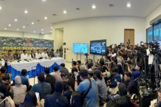 Konferensi pers di Posko Nasional Penanggulangan Bencana di Pangkalan TNI AU Halim Perdanakusuma, Jakarta, Rabu (3/12/2025) | Sumber Foto: Biro Pers Setpres