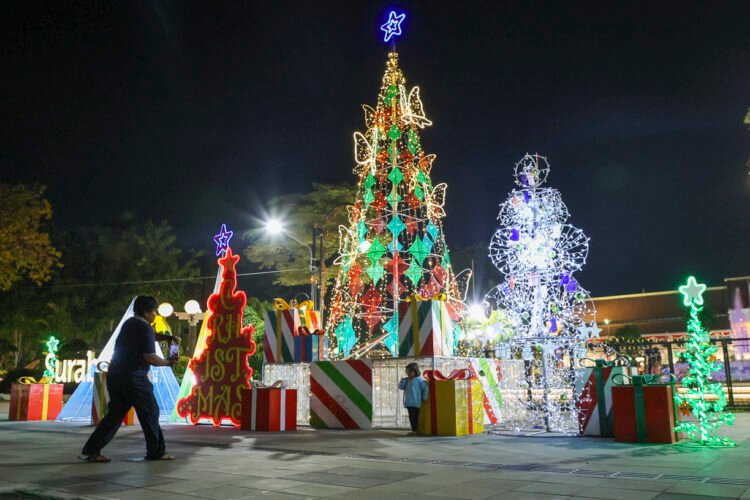 Dekorasi Natal di kawasan Balai Kota Surabaya | Sumber Foto: Kominfo Surabaya