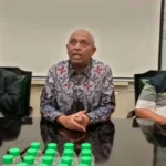 Ketua PSSI Jawa Timur, Ahmad Riyadh saat memberikan keterangan pers di Surabaya, Kamis (11/12/2025) | Foto: Dimas AP/BI