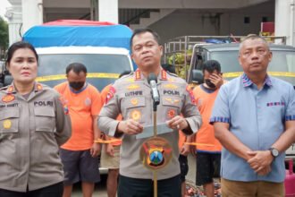 Konferensi pers ungkap kasus dugaan elpiji oplosan di Mapolrestabes Surabaya, Kamis (11/12/2025) | Foto: Ariandi K/BI