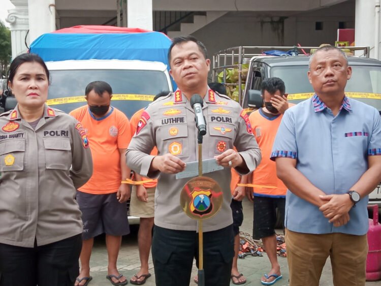 Konferensi pers ungkap kasus dugaan elpiji oplosan di Mapolrestabes Surabaya, Kamis (11/12/2025) | Foto: Ariandi K/BI