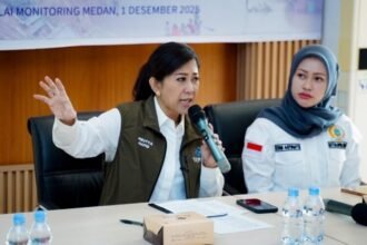 Menteri Komunikasi dan Digital (Komdigi), Meutya Hafid, saat memimpin rapat koordinasi di Medan, Senin (01/12/2025) | Sumber Foto: Komdigi