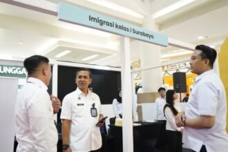 Stand layanan pembuatan paspor Imigrasi Surabaya dalam ajang Umrah Ramadan Expo di Royal Plaza Surabaya | Foto: Ist/Dj