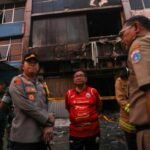 Gubernur DKI Jakarta, Pramono Anung, saat meninjau lokasi kebakaran di Cempaka Baru, Jakarta Pusat, Selasa (09/12/2025) | Foto: Kominfotik DKI