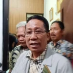 Menkum RI, Supratman Andi Agtas, saat meninjau Pos Bantuan Hukum di Kantor Kelurahan Gayungan, Kecamatan Gayungan, Surabaya, Kamis (11/12/2025) | Foto: Dna/BI