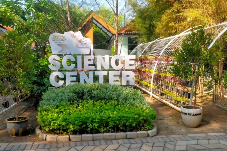 Science Center atau Pusat Sains di Kebun Raya Mangrove Gunung Anyar, Surabaya, Jawa Timur. (dok. Dna/BI)