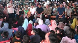 Presiden Prabowo menghabiskan malam Tahun Baru 2026 bersama warga terdampak bencana, di Desa Batu Hula, Kecamatan Batang Toru, Kabupaten Tapanuli Selatan, Rabu (31/12/2025) malam. (Foto: BPMI Setpres)