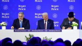 Presiden RI Prabowo Subianto saat menandatangani Board of Peace (BoP) Charter di Davos, Swiss, Kamis, 22 Januari 2026. (Sumber Foto: BPMI Setpres)