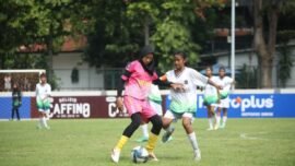 Persegres Putri vs Star Generation pada turnamen sepak bola putri U-15 di Lapangan Bogowonto, Surabaya, Sabtu (3/1/2026). (Ist/Dimas AP)