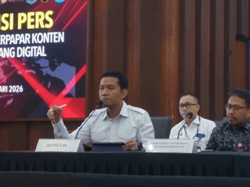 Juru Bicara Densus 88 Polri, Kombes Pol Mayndra Eka Wardhana, dalam Konferensi Pers di Gedung Awaloedin Djamin Bareskrim Polri, Jakarta, Rabu (7/1/2026) (Foto: dok. Hum/Polri)