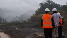 Menteri LH/Kepala BPLH, Hanif Faisol Nurofiq, saat meninjau wilayah terdampak banjir dan longsor di wilayah DAS Batang Toru, Sumatra Utara, Jumat (5/12/2025) (Foto: dok. Hum KLH/BPLH)