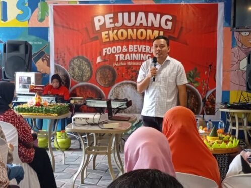 Anggota Komisi C DPRD Jawa Timur, Fuad Benardi saat menghadiri peluncuran gerakan Pejuang Ekonomi di Surabaya, Minggu (18/1/2026). (Ist/Dimas Ap)