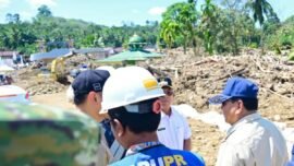 Presiden Prabowo Subianto saat meninjau lokasi pemulihan pascabencana di Kecamatan Batang Toru, Kabupaten Tapanuli Selatan, Provinsi Sumatra Utara, Rabu (31/12/2025) (Foto: dok. BPMI Setpres)