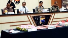 Konferensi pers ungkap kasus narkoba di Gedung Bidhumas Polda Jawa Timur, Kamis (19/2/2026). (Foto: Ariandi K/BI)