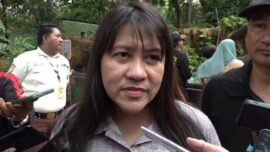 Direktur Operasional PDTS Kebun Binatang Surabaya (KBS), Nurika Widyasanti, saat memberikan keterangan pers di KBS, Minggu (8/2/2026). (Foto: Cna/BI)