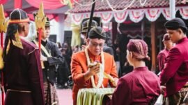 Kirab pusaka menjadi momen utama dalam peringatan Hari Jadi ke-455 Kabupaten Banyumas, Minggu (15/2/2026). (Foto: Hum/Banyumas)