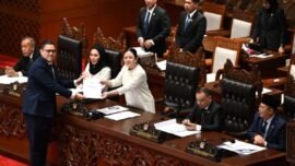 Wakil Ketua Komisi I DPR RI Dave Akbarshah Fikarno dalam Rapat Paripurna DPR RI di Nusantara II, Senayan, Jakarta, Kamis (19/2/2026). (Aset Foto: DPR RI)