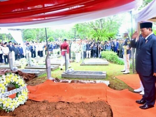 Upacara pemakaman almarhum Try Sutrisno, Wapres ke-6 RI di Taman Makam Pahlawan Kalibata, Jakarta, Senin (02/03/2026). (Foto: BPMI Setpres)