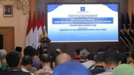 Acara penandatanganan Perjanjian Kinerja dan Perjanjian Pelaksanaan Bantuan Hukum Tahun Anggaran 2026 di Aula Raden Wijaya, Kantor Wilayah Kemenkum Jawa Timur Kamis (5/3/2026). (Foto: Hum/Ist)