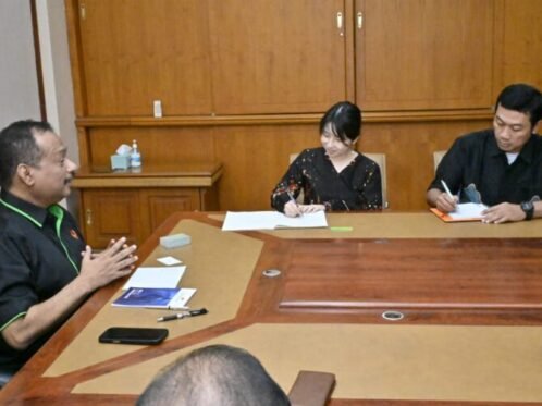 Pertemuan antara Konsul Jenderal Jepang di Surabaya, Kaori Morohira, dengan Ketua Umum KONI Jawa Timur Muhammad Nabil di Kantor KONI Jatim, Kamis (5/3/2026). (Foto: Hum KONI Jatim)