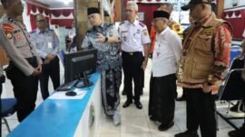 Gubernur Jawa Tengah, Ahmad Luthfi, saat meninjau Posko Terpadu Angkutan Lebaran 2026 di Semarang, Jumat (13/3/2026). (Foto: Hum/Jateng)
