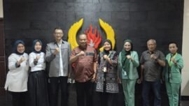 Ketua KONI Jawa Timur, Muhammad Nabil (tengah) saat menerima audiensi jajaran BPJS Ketenagakerjaan Juanda, di Gedung KONI Jatim, Surabaya, Senin (16/3/2026). (Foto: Ist/Dimas Ap)