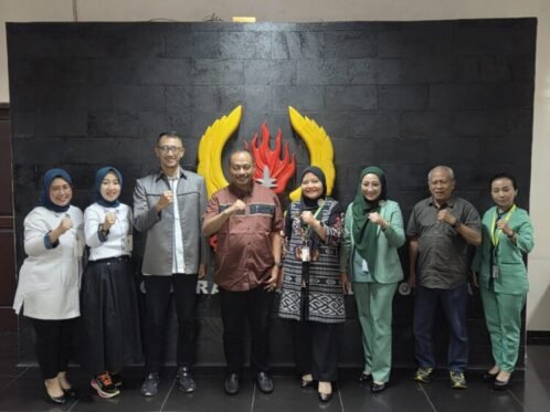 Ketua KONI Jawa Timur, Muhammad Nabil (tengah) saat menerima audiensi jajaran BPJS Ketenagakerjaan Juanda, di Gedung KONI Jatim, Surabaya, Senin (16/3/2026). (Foto: Ist/Dimas Ap)