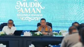 Kapolri Jenderal Listyo Sigit Prabowo, saat memimpin rapat koordinasi lintas sektoral terkait kesiapan operasi ketupat di Gedung PTIK, Jakarta Selatan, Senin (2/3/2026). (Sumber Foto: Hum/Polri)