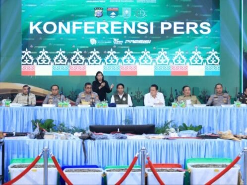 Konferensi pers pengungkapan kasus kematian seekor gajah Sumatra yang digelar di Mapolda Riau, Selasa (3/3/2026) (Foto: Divhum Polri)