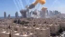 Tangkapan layar video saat rudal balistik Iran dilaporkan menghantam Tel Aviv dan wilayah Israel bagian tengah pada Selasa (3/3/2026) (Ist/net)