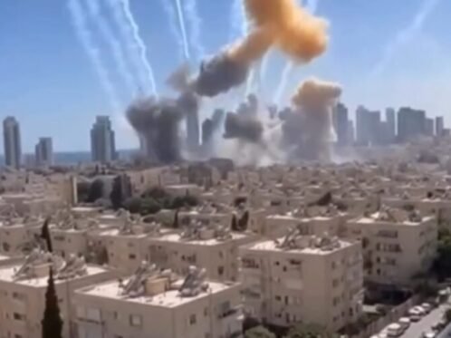 Tangkapan layar video saat rudal balistik Iran dilaporkan menghantam Tel Aviv dan wilayah Israel bagian tengah pada Selasa (3/3/2026) (Ist/net)