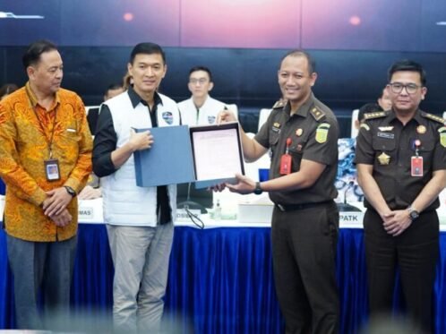 Bareskrim Polri menyerahkan simbolis aset sitaan hasil TPPU perjudian online kepada Kejaksaan Agung (Kejagung) di Bareskrim Polri, Jakarta Selatan, Kamis (5/3/2026). (Foto: Hum/Polri)