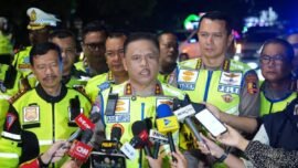 Kakorlantas Polri Irjen Pol. Agus Suryonugroho, saat menutup Operasi Ketupat 2026 di Alun-alun Simpang Lima, Semarang, Jawa Tengah, Rabu (25/3/2026) malam. (Foto: Polri)
