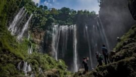 dok. Destinasi wisata Air Terjun Tumpak Sewu di Kabupaten Lumajang, Jawa Timur (Foto: Lumajang Tourism)