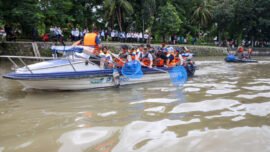 Kegiatan kerja bakti massal di sepanjang Sungai Kalimas, Surabaya, Jumat (6/3/2026) (Foto: Kominfo Surabaya)